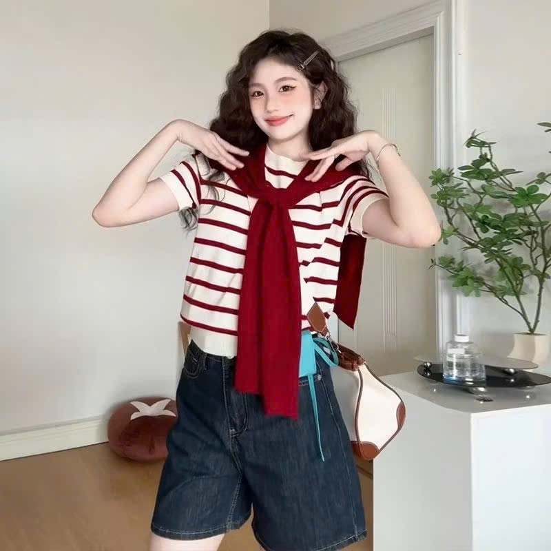 Áo len ngắn tay mongtoghi hoạ tiết kẻ sọc kèm khăn thuỷ thủ