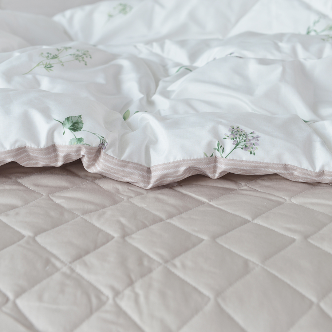 Chăn Chần Bông ARIZE On Cloud Flower Beige Vải Ultra Microfiber Chống Bụi