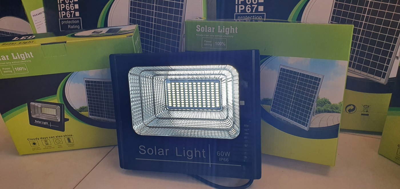 Đèn pha LED năng lượng mặt trời 60W - RB LIGHTING