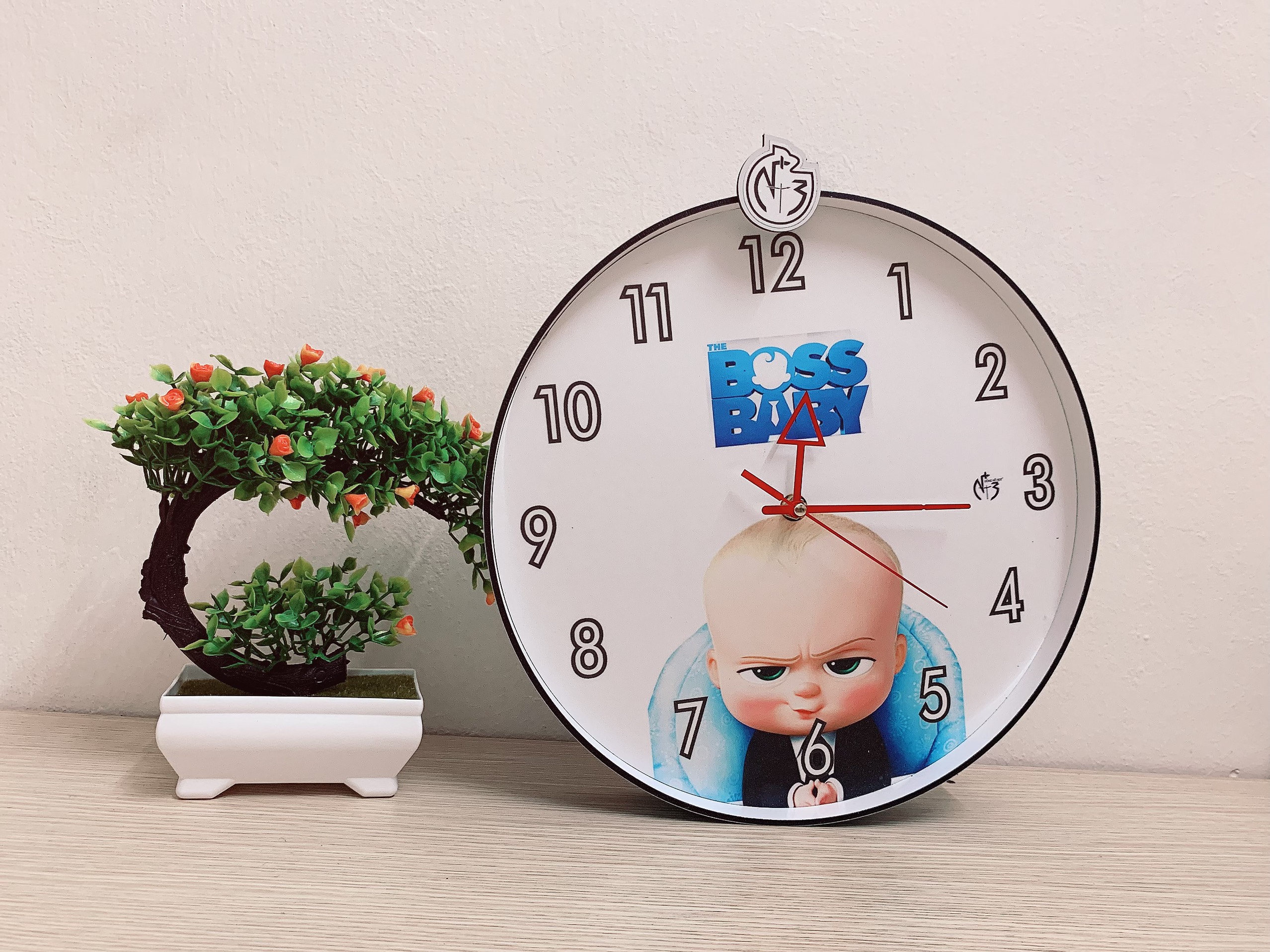 Đồng hồ trang trí treo tường độc đáo BOSS BABY, kim trôi, không gây tiếng ồn, sản xuất thủ công