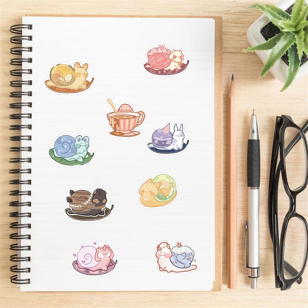 Sticker ốc sên cute dễ thương chibi trang trí mũ bảo hiểm, guitar, ukulele, điện thoại, sổ tay, laptop - Mẫu S9