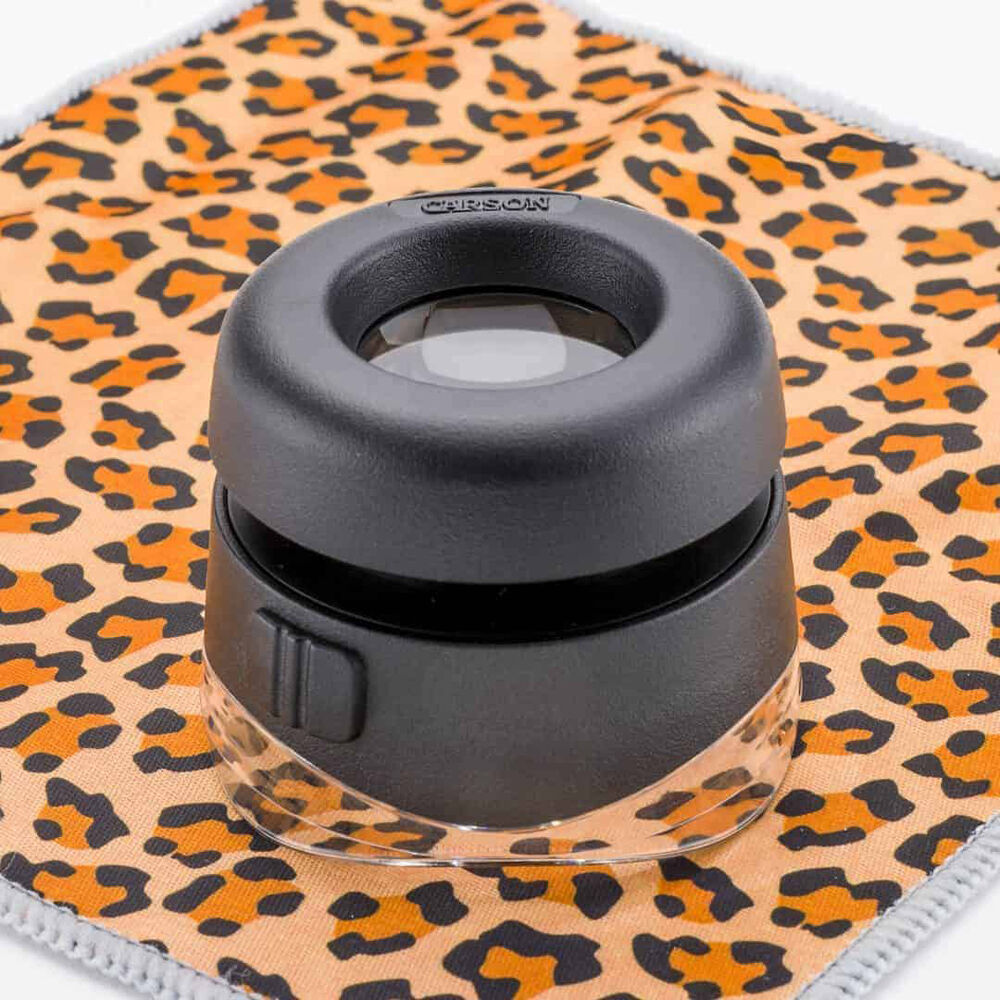 Kính lúp cầm tay có đèn Carson LH-50 - Hàng Chính Hãng