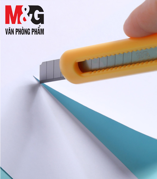 Dao rọc giấy M&G thân có 4 màu xanh dương,xanh lá, vàng, hồng-lưỡi dao dài 9mm- ASS91462