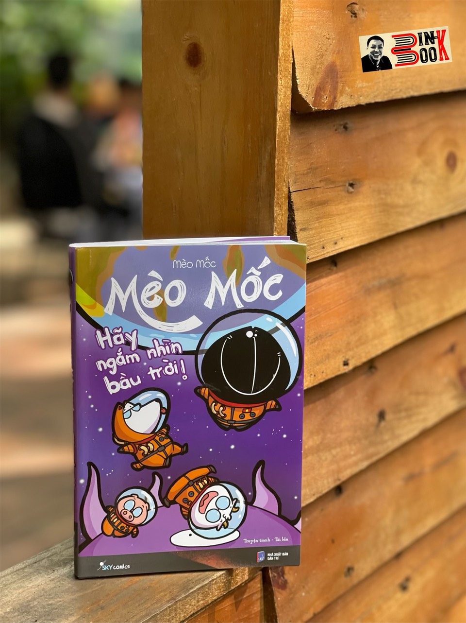 MÈO MỐC – HÃY NGẮM NHÌN BẦU TRỜI - Mèo Mốc – Skybooks – bìa mềm