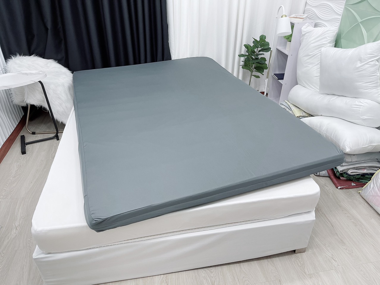 Áo bọc nệm 2 mặt khoá kéo Thun Lạnh HQ đủ kích cỡ màu xám đậm