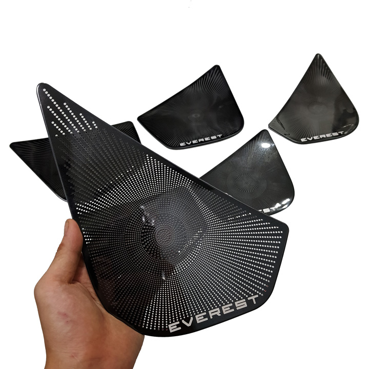 Ốp trang trí, bảo vệ màng loa dành cho xe Ford Everest 2017-2020 vân phay xước