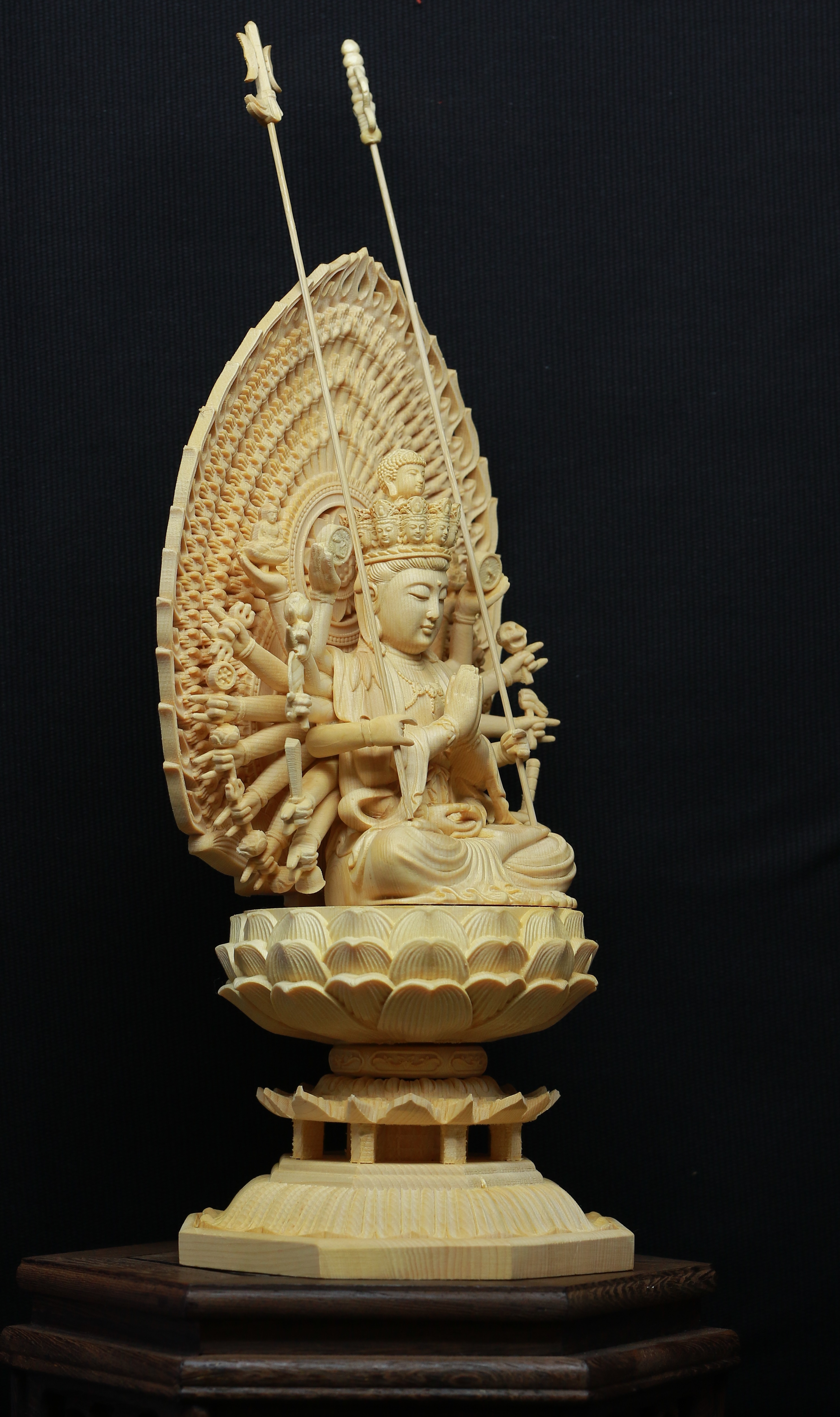 Tượng Bồ Tát Thiên Thủ Thiên Nhãn - Gỗ Hoàng Dương cao 28cm