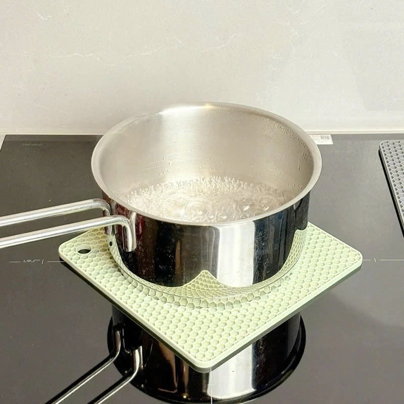 Set 4 Miếng Lót Nồi Silicon Vuông Chống Trầy Xước Bếp Từ/Bếp Điện – Bảo Vệ Mặt Bếp Cảm Ứng, Chịu Nhiệt 300°C, Chống Trượt An Toàn - HÀNG CHÍNH HÃNG MINIIN