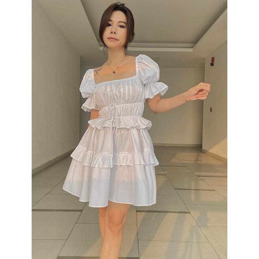 KIOBI – Đầm Artemis form mini ôm ngực, eo nhún thun, tay phồng,tùng xòe lai 2 tầng bèo,vải kate silk trắng - KID2112476T