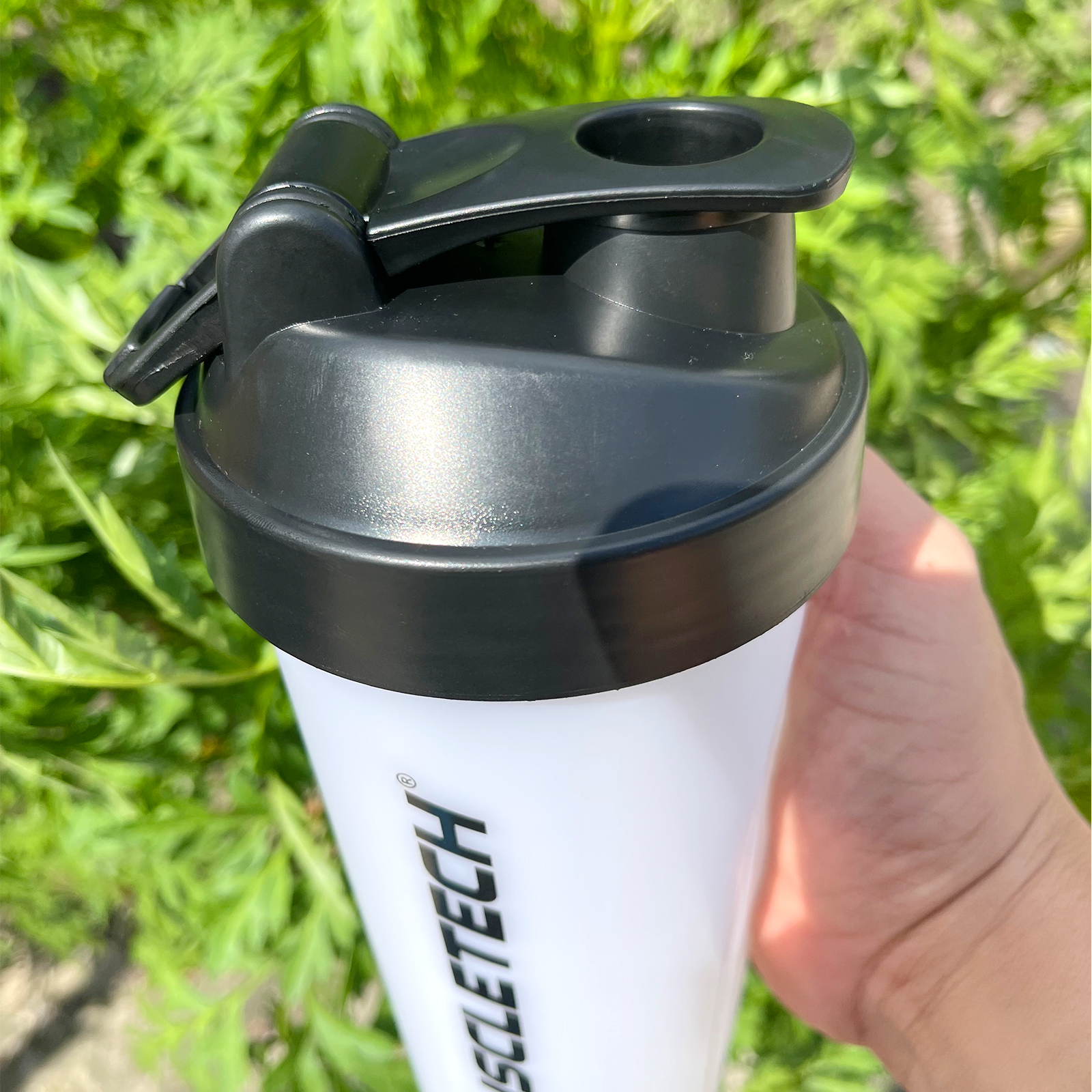 Bình lắc Shaker pha sữa cho người tập GYM hiệu TCSPORTFOOD - Bình nước thể thao Shaker 600 ml - Bình màu trắng nắp đen