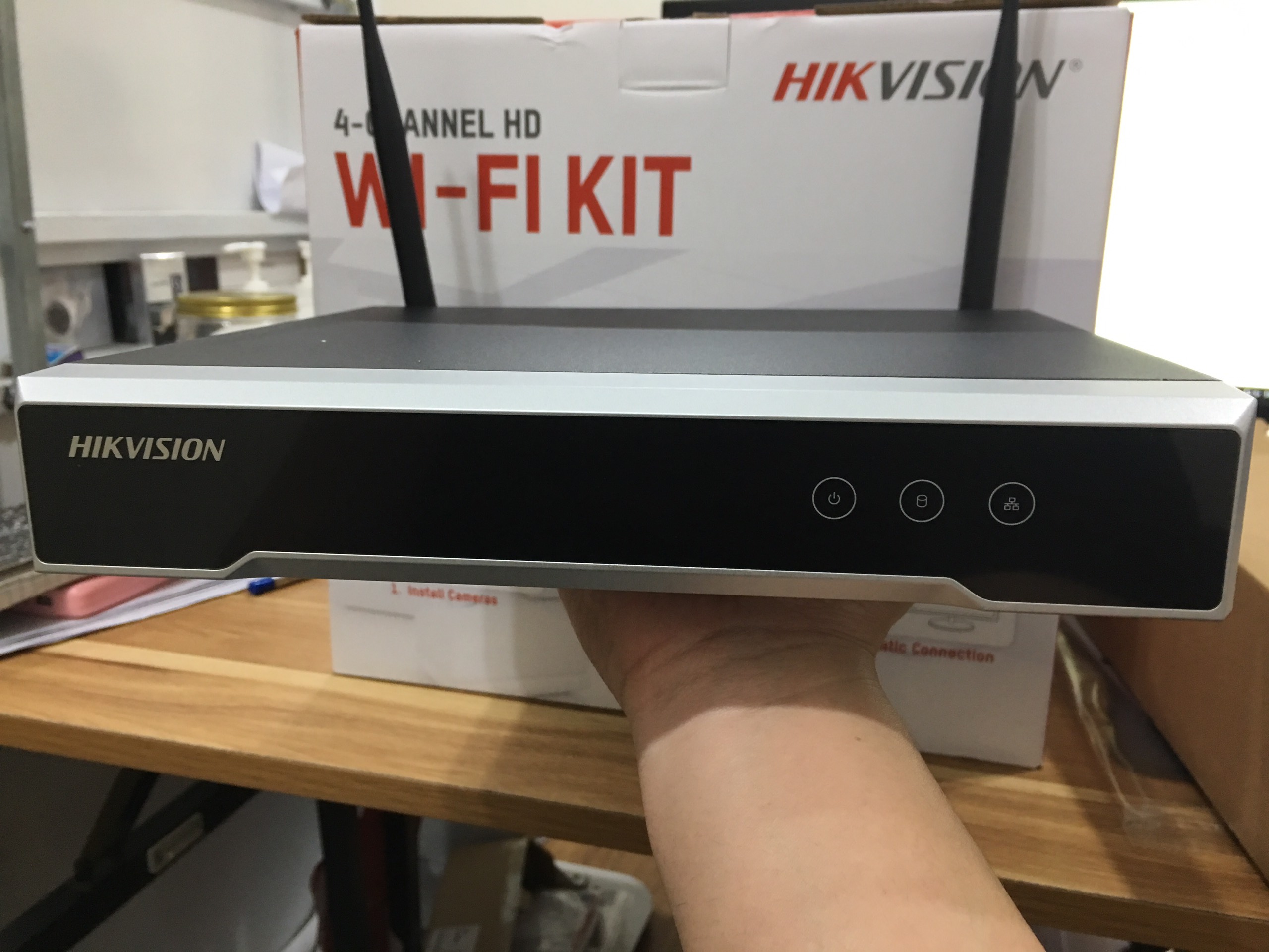 Đầu ghi wifi 4 kênh IP DS-7104NI-K1/W/M, 2 ăng ten, vỏ sắt, tối đa 4MP, tách từ KIT (hàng chính hãng )