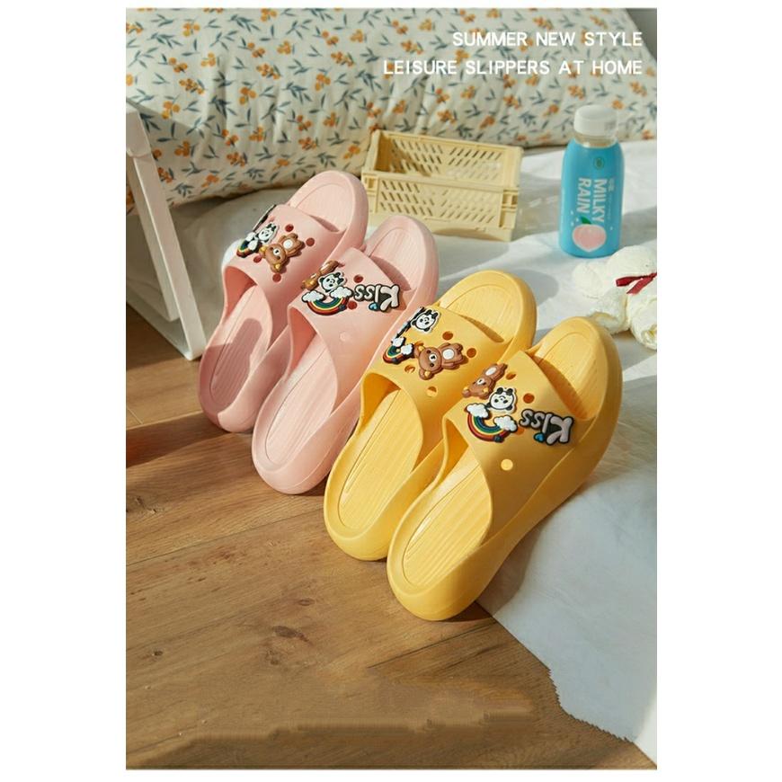 Dép nữ quai ngang đính gấu KiSS Cute chất liệu cao su xốp siêu êm