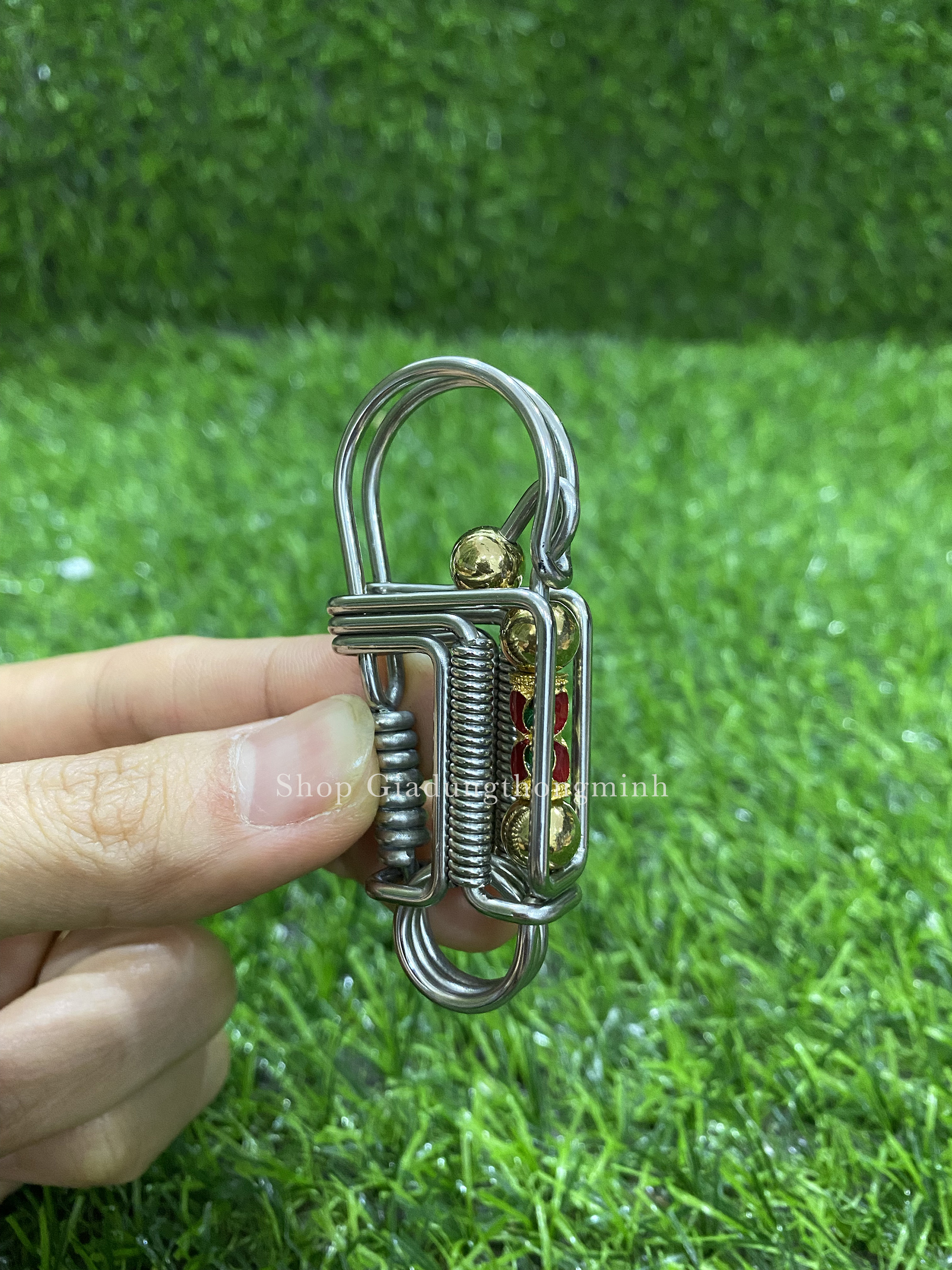 Móc Khóa Ô Tô họa tiết Đỏ Xanh bằng Inox 304 không gỉ Cao Cấp Hàng Việt Nam,Hàng làm thủ công tỉ mỉ , Màu Inox nguyên bản rất Sang và Sạch Sẽ ,Càng Dùng Càng Sáng - Móc khóa Xe Máy bền đẹp