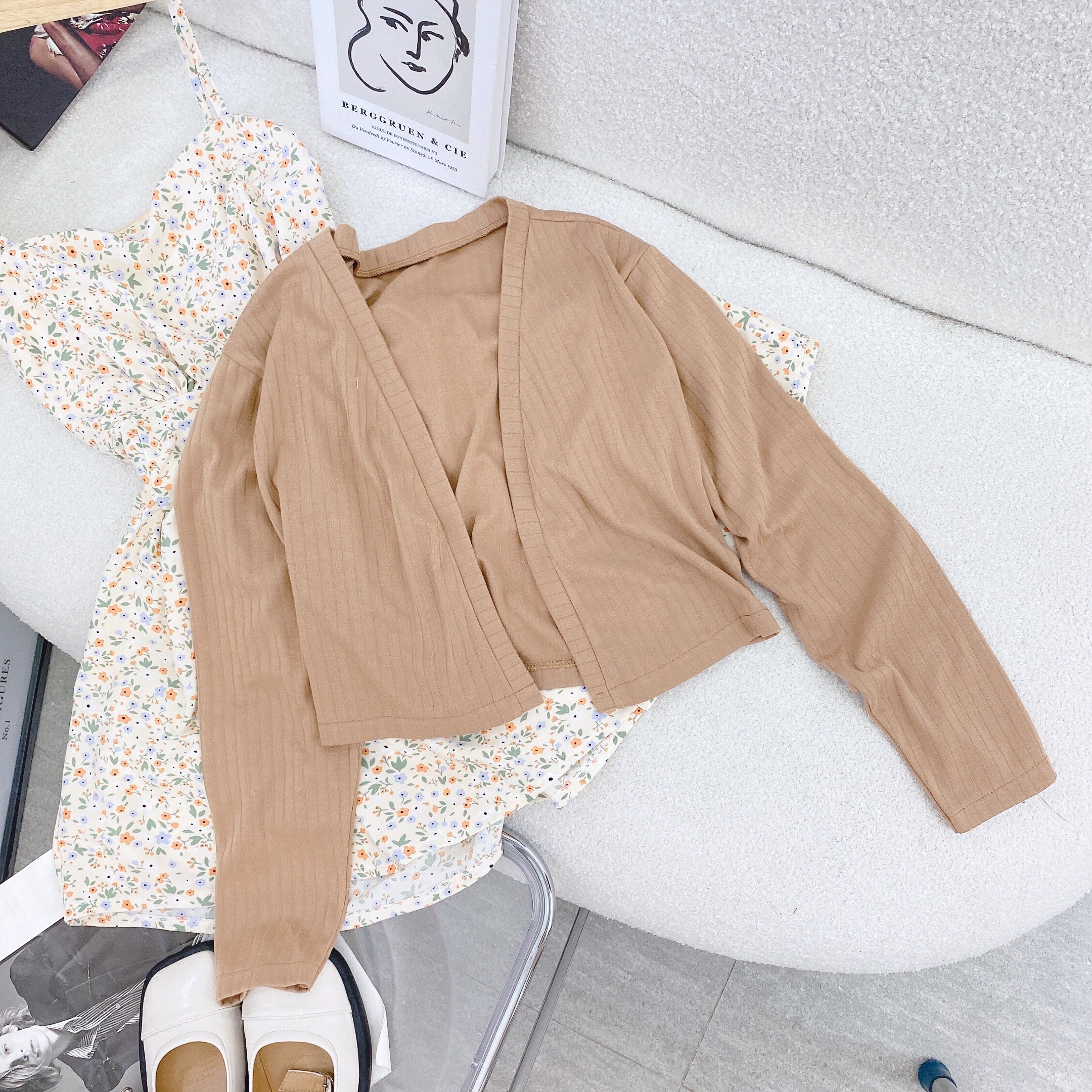 Set đầm 2 dây hoa nhí ngắn kèm áo khoác ngoài cardigan hàn quốc mẫu mới