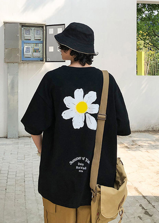 Áo thun Tay lỡ Nam Nữ Form Rộng In Decal Cúc Sâu Trùm Unisex màu đen vải cotton thích hợp đi chơi đi xem phim cinema
