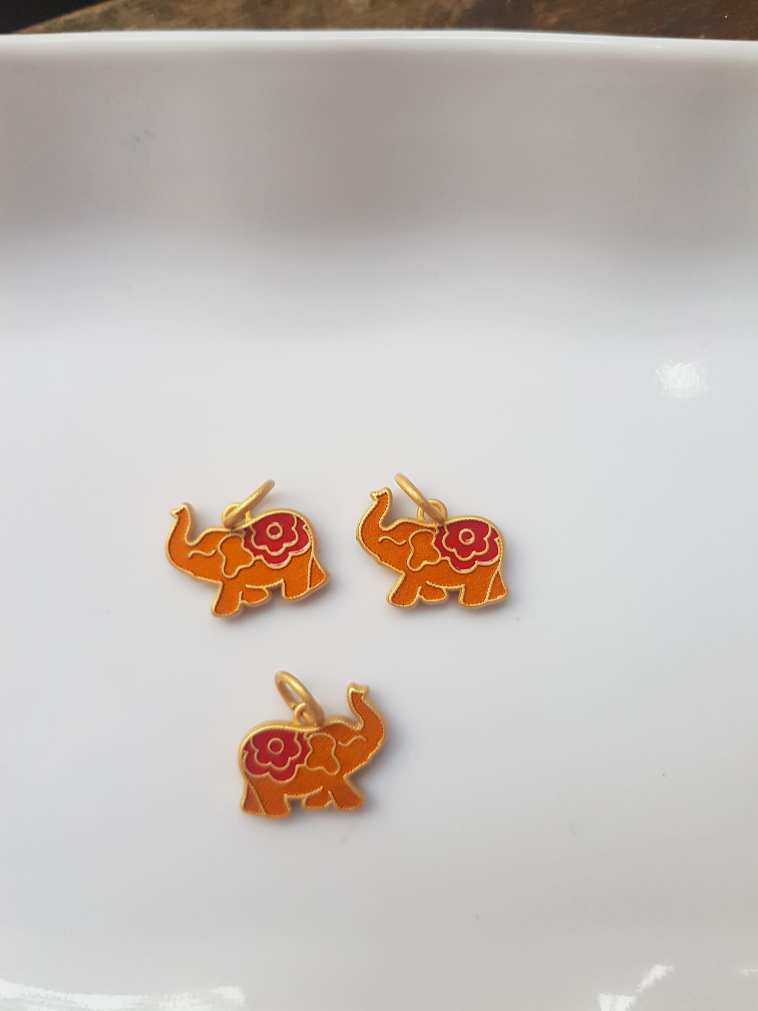 Phụ Kiện Charm Vòng Tay Nữ đẹp  Hình Voi màu vàng  Các chị phối với vòng đeo tay của mình xinh xinh ạ