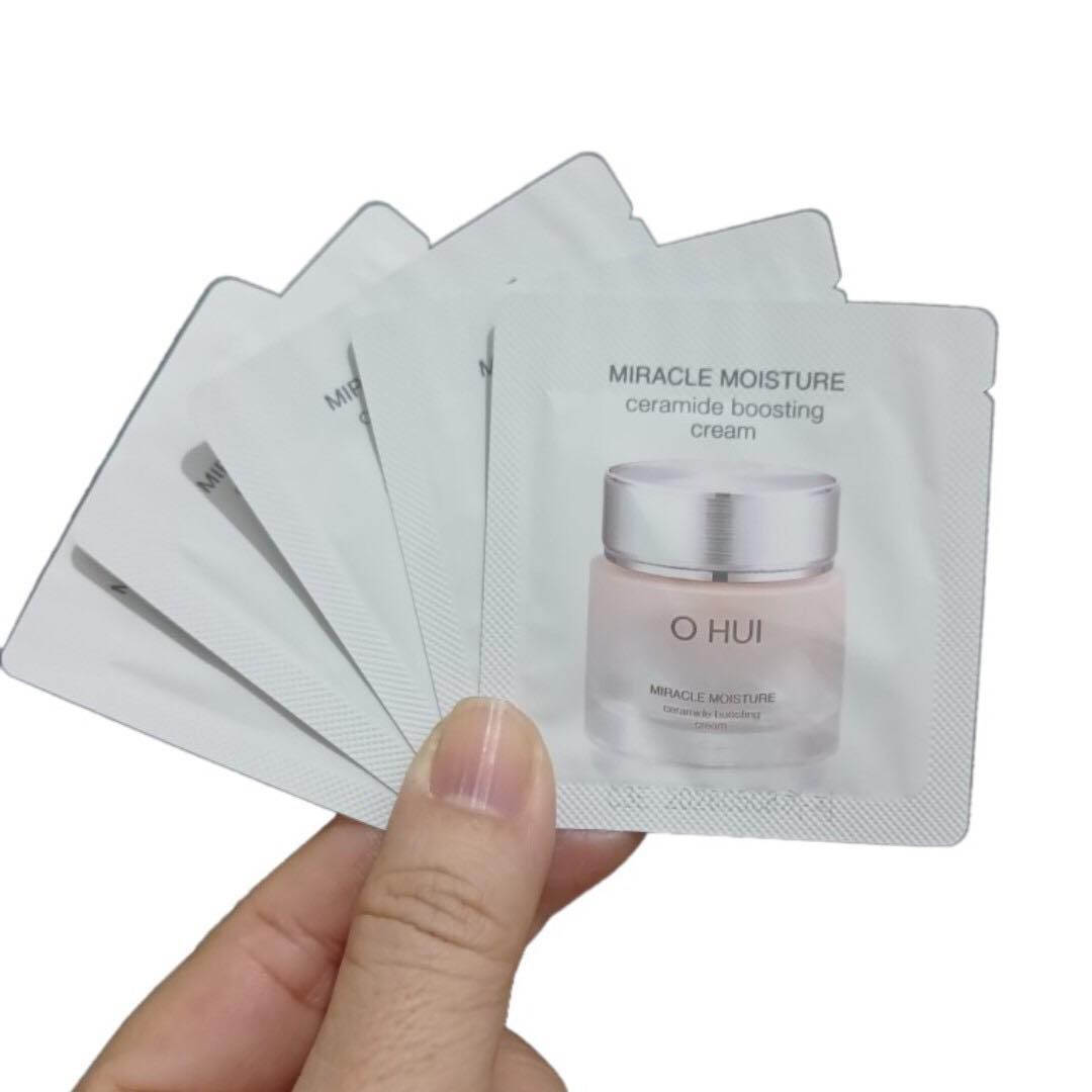Combo 30 gói kem dưỡng ẩm mịn mượt căng sáng da OHUI Miracle Moisture Ceramide Boosting Cream 1ml