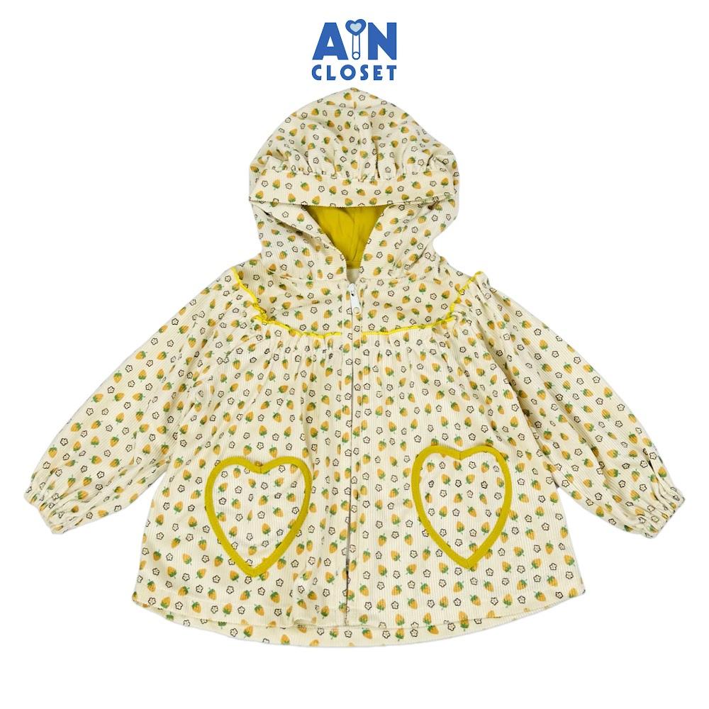 Áo khoác có nón bé gái họa tiết Dâu Nhí Vàng thô nhung. - AICDBTWL2JEP - AIN Closet
