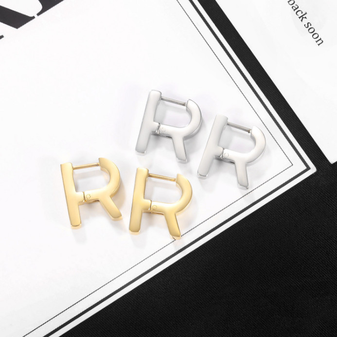 Bông Tai Nam Nữ Unisex Hình Chữ R Titan Ko Han Rỉ TT 3923 – 1 Cặp