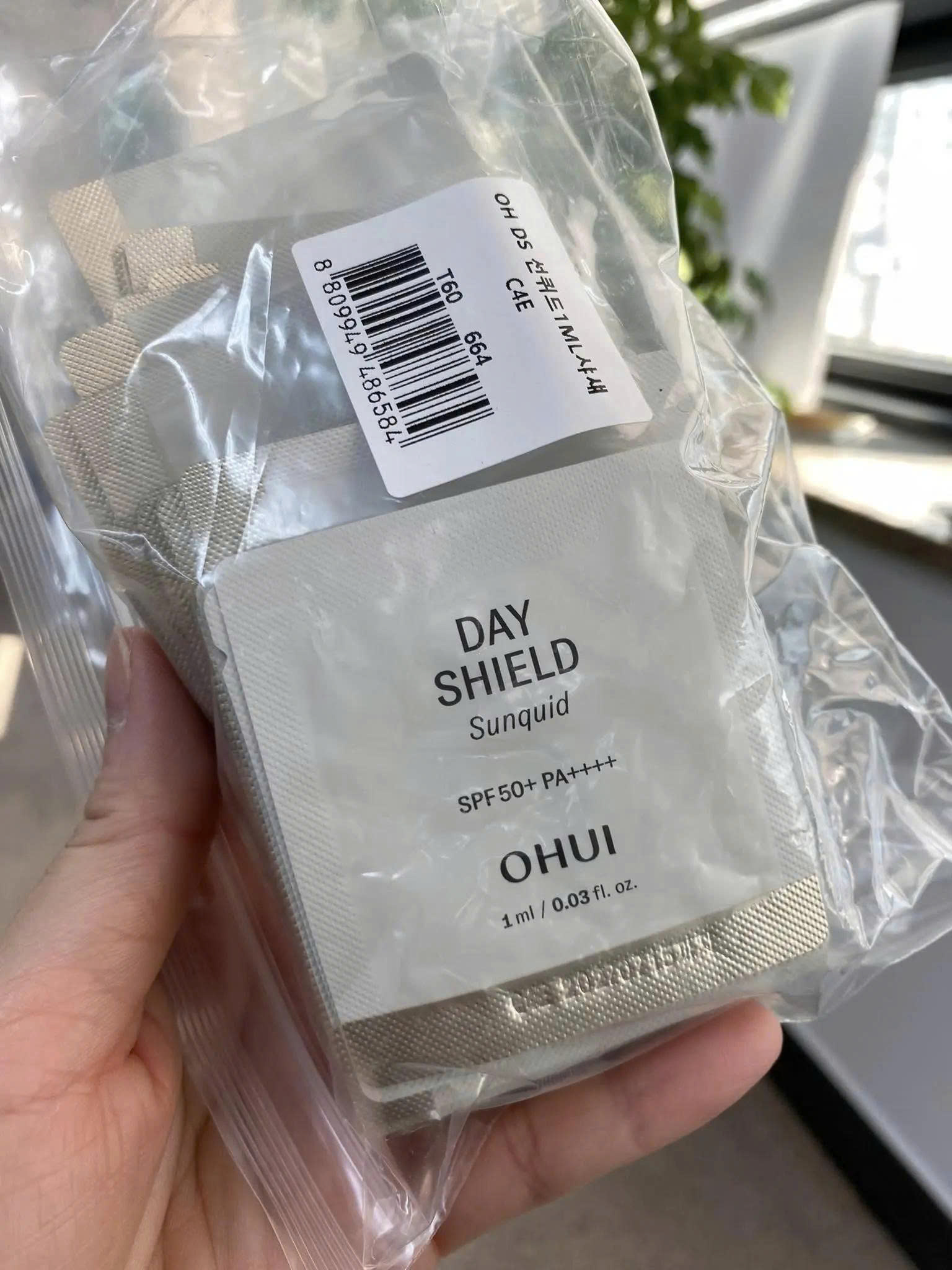 Combo 5 gói Chống Nắng Dạng Sữa OHUI Day Shield Sunquid 1ml/goi