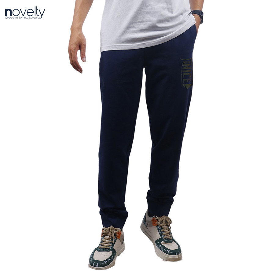 Quần jogger nam Novelty Regular fit họa tiết in phản quang Xanh đen NQGMMDMT3R230835Q