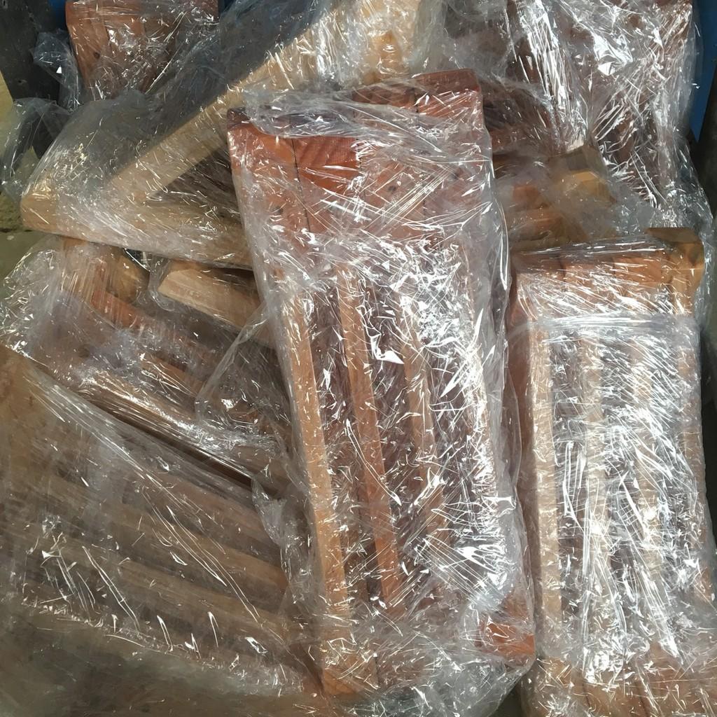 Bộ 2 Bake giá đỡ kệ gỗ treo tường chất liệu gỗ thông phủ sơn PU bóng nổi vân gỗ tự nhiên.
