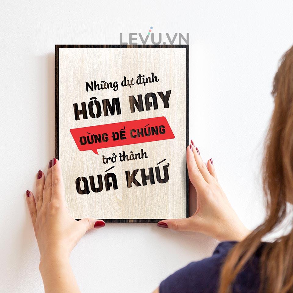 Tranh Gỗ Cap hay về cuộc sống LEVU LV078 "Những dự định hôm nay đừng để chúng trở thành quá khứ"