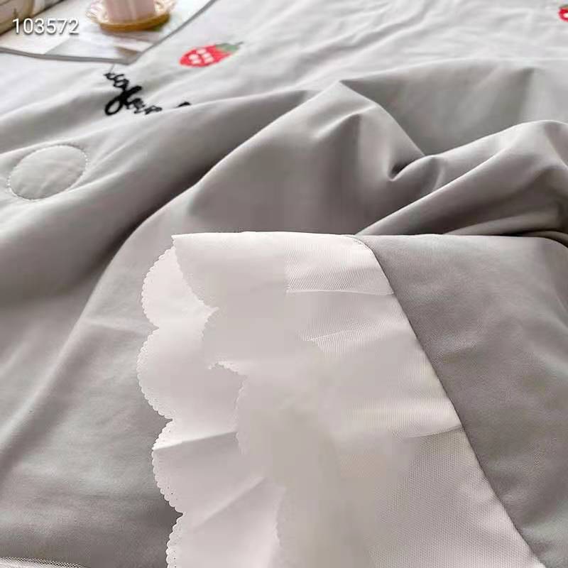 Bộ Chăn Ga Gối Cotton Đũi Thêu Dâu Tây ( Mền Chần Bông)  Màu Ghi