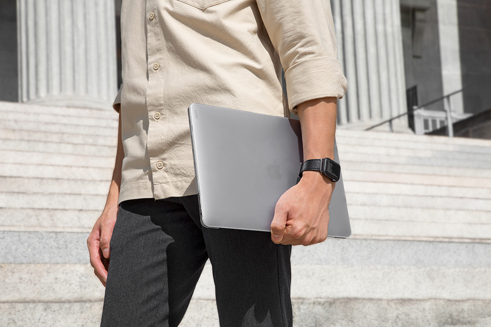 Ốp UNIQ VERO Cho MacBook Air 15 inch M2-M5 (2022-2026) Trong Suốt Bảo Vệ Toàn Diện Tặng Kèm Phủ Phím Và Nắp Che Webcam Hàng Chính Hãng