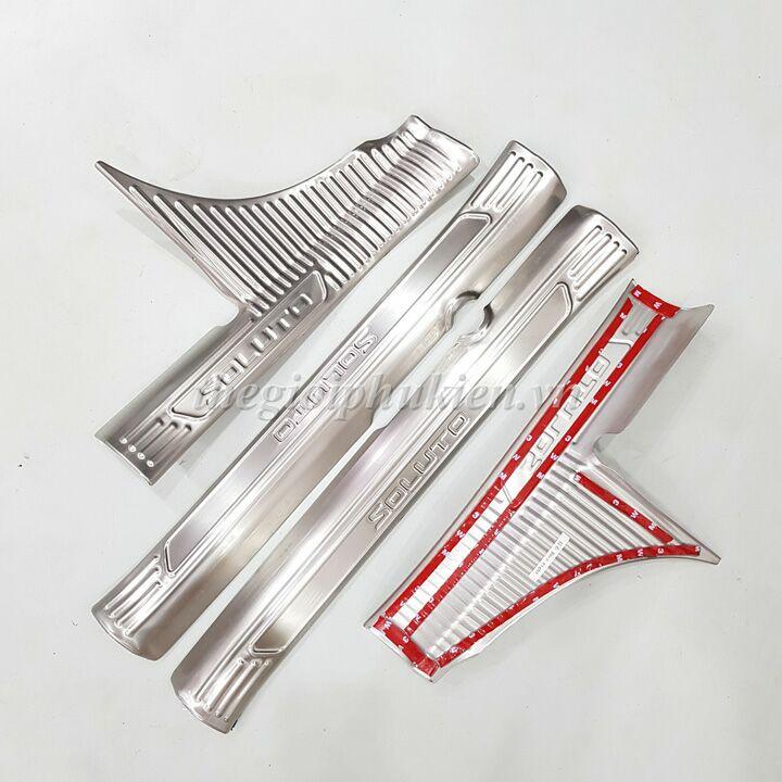 BỘ SẢN PHẨM Nẹp bước chân và ốp chống trầy cốp cho Kia Soluto - Mẫu Inox