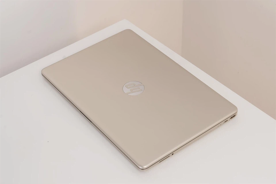 Laptop HP 15s fq2711TU i3 1115G4/8GB/256GB/15.6"FHD/Win 11 Vàng - Hàng Chính Hãng