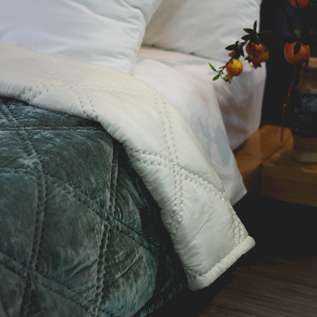Chăn Nhung Lụa Chần Bông Điều Hòa Cao Cấp Dùng Bốn Mùa - Chăn Khâu Quả Trám Đôi I Silk Velvet Blanket.