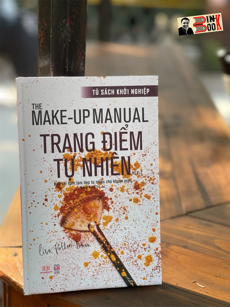 (Bìa cứng, in màu toàn bộ) – THE MAKE - UP MANUAL – TRANG ĐIỂM TỰ NHIÊN, HỌC CÁCH TRANG ĐIỂM TỪ A- Z - Lisa Potter-Dixon  -  Dương Thanh Trà  dịch -Á Châu  – NXB Lao Động