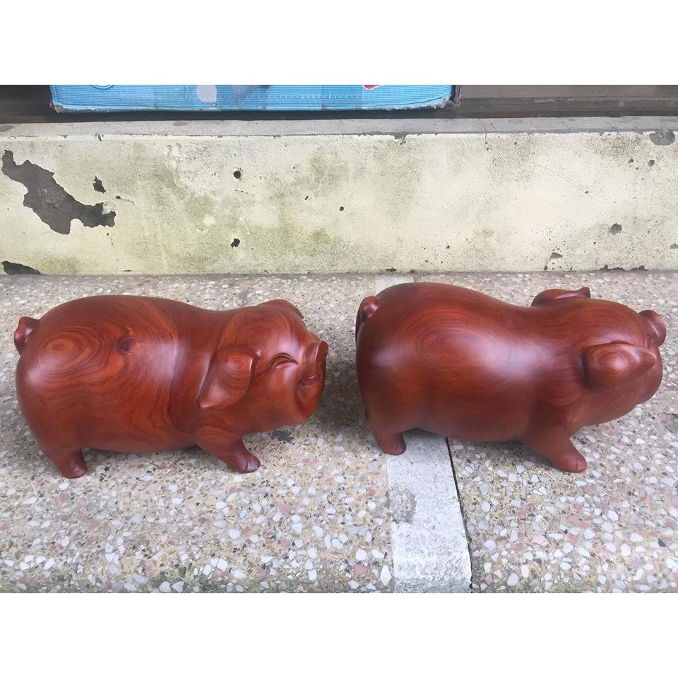 Cặp lợn gỗ hương đỏ nguyên khối ngang 20 cm
