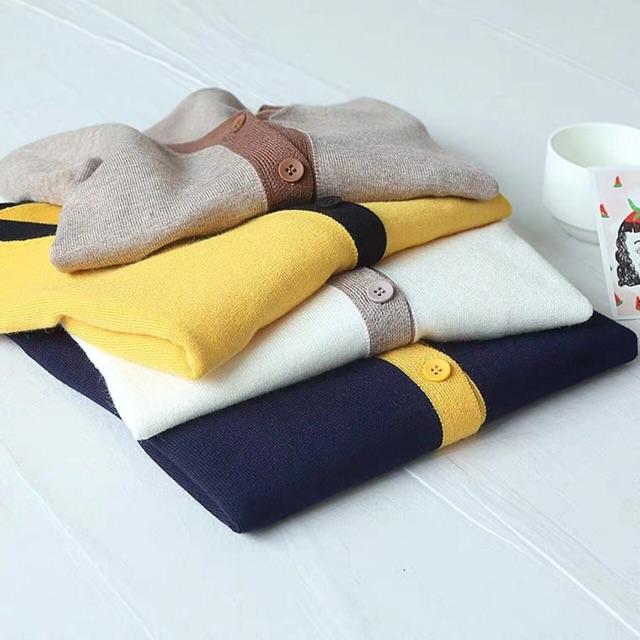 Áo len cadigan phối viền cúc