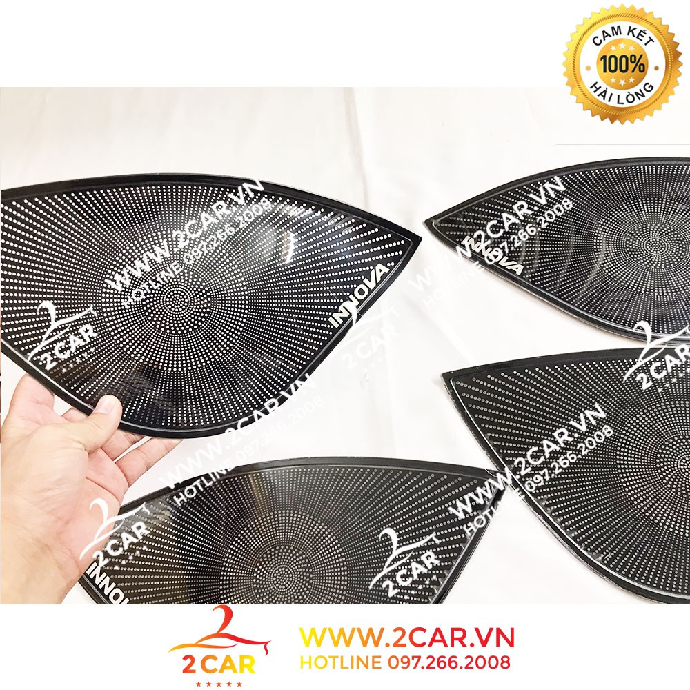 Ốp tapli cánh cửa, màng loa xe Toyota Innova 2017 - 2022 titan cao cấp