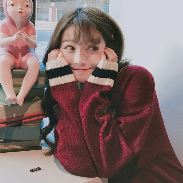 Áo len viền cổ tay kẻ sọc ulzzang
