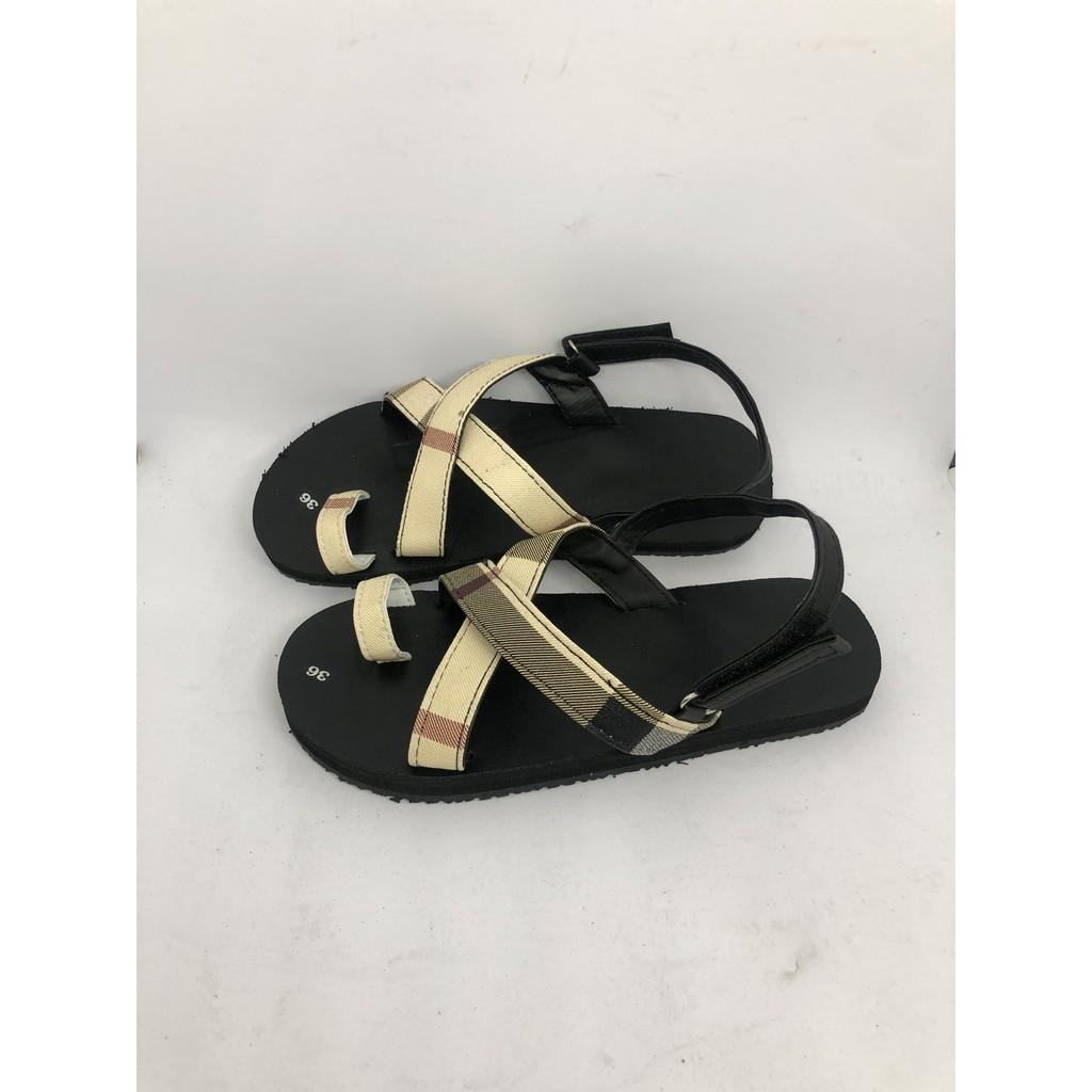 dép sandals nữ ( đế đen quai ca rô sọc vàng ) size có từ 35 nữ đến 40 nữ size khác nhắn tin chọn thêm