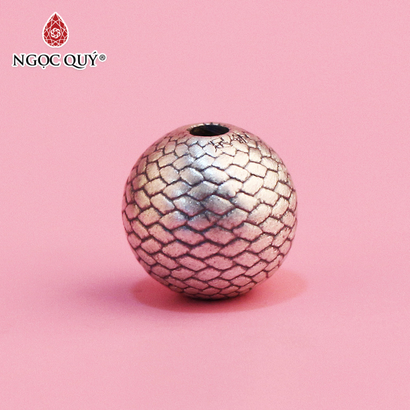 Charm bạc xỏ ngang vảy rồng - Ngọc Quý Gemstones