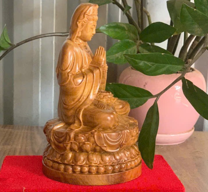 Tượng mẹ quan âm bồ tát bằng gỗ bách xanh thơm nức kt cao 15x9x9cm