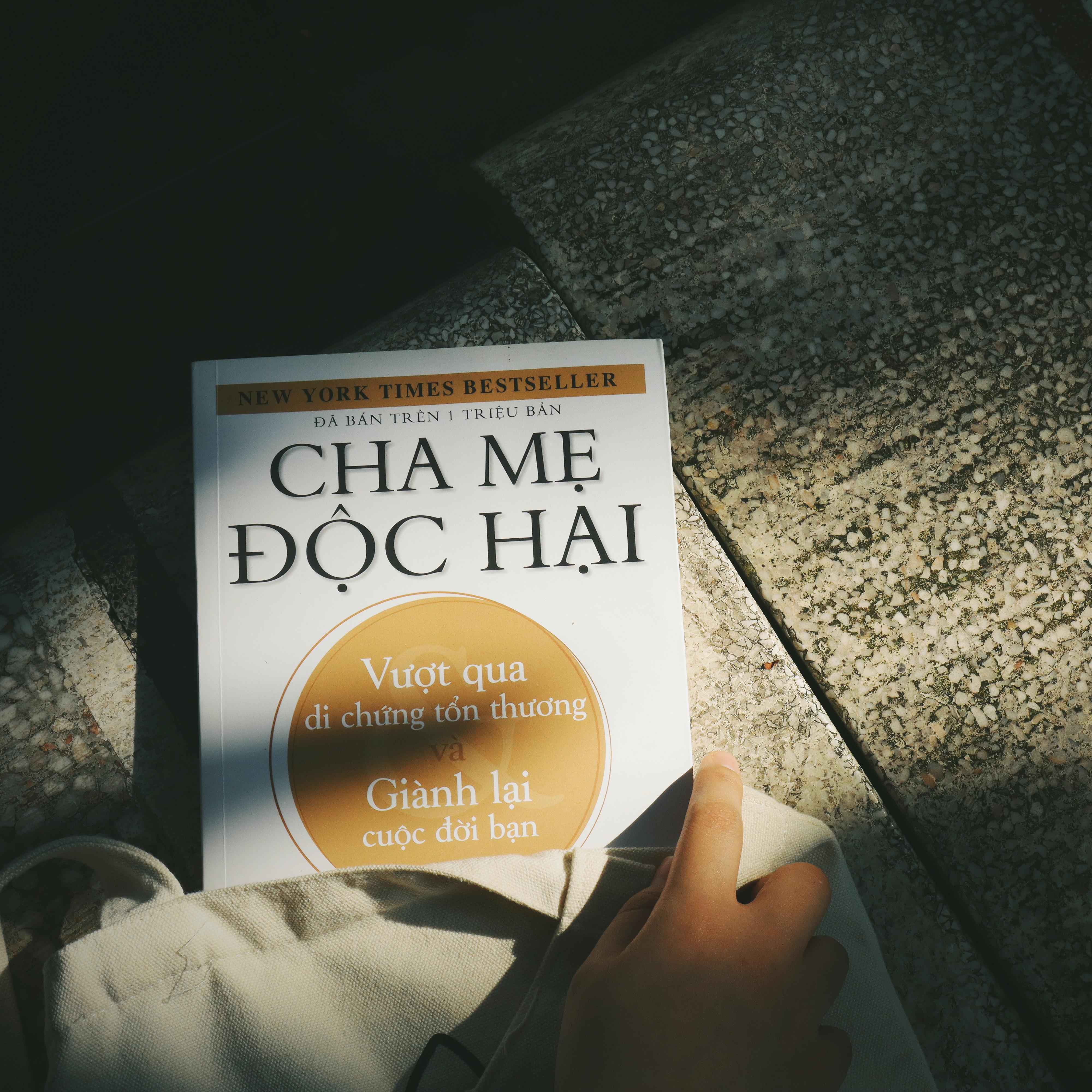 Sách - Cha Mẹ Độc Hại (Tái Bản 2025)