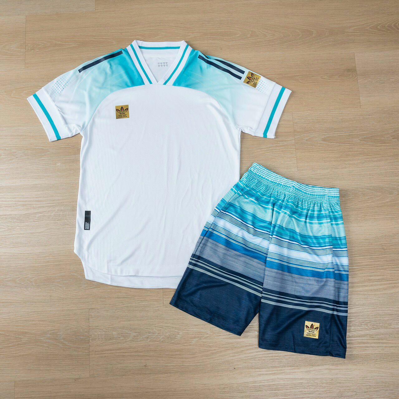 Siêu phẩm mẫu quần áo thể thao thời trang Adas thái có túi cao cấp