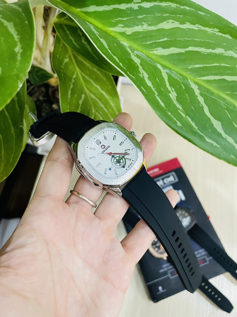 ĐỒNG HỒ NAM - THƯƠNG HIỆU VIỆT DRACO D22-DD06 - " Decision" BẠC