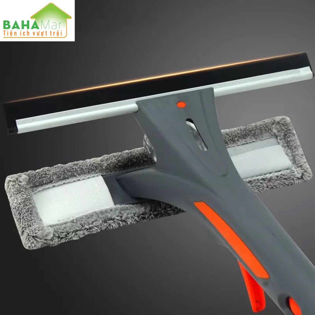 CÂY LAU KÍNH 3 TRONG 1 BAHAMAR rất tiện dụng khi tích hợp cả bình xịt gắn vào đầu cây lau có gạt kính và bông lau đồ