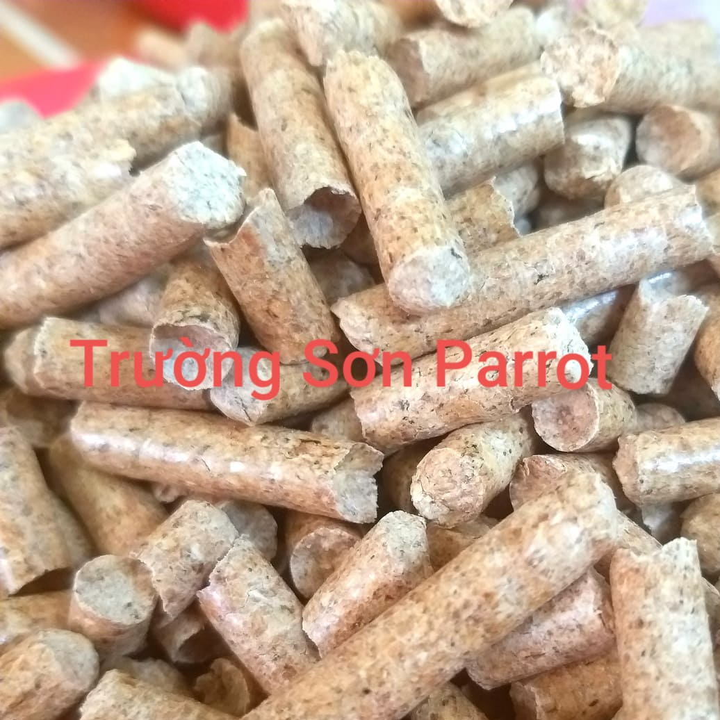 1KG gỗ thông nén (mùn cưa nén) hút ẩm và khử khuẩn rất tốt cho vẹt, sóc, chuột, hamster.....