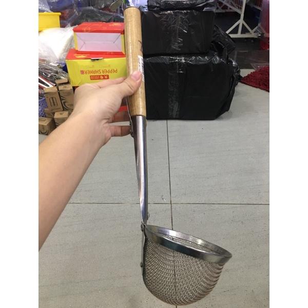 Vợt hủ tiếu cán gỗ TC