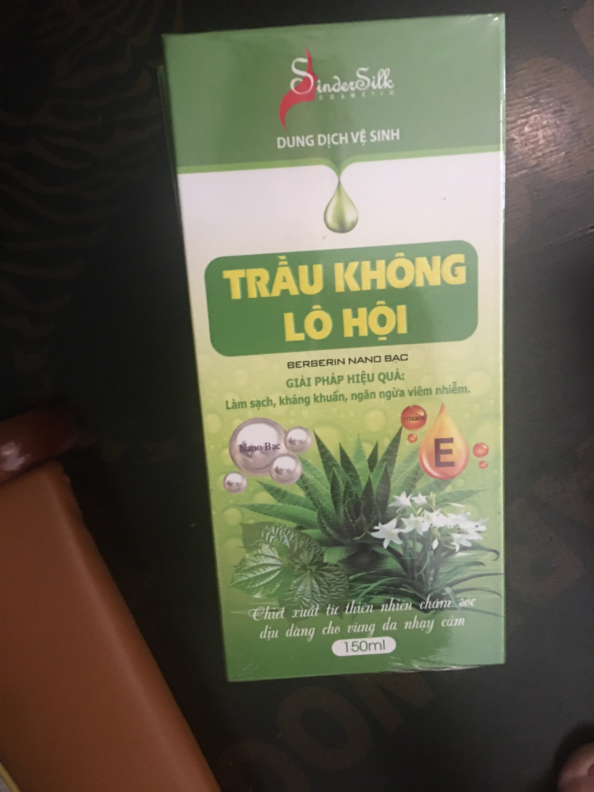 Dung dịch vệ sinh phụ nữ trầu không lô hội chai  150ml ,làm sạch dịu nhẹ ,ổn định độ PH tự nhiên ,mềm mại , ngăn ngừa các bệnh phụ khoa giúp kháng khuẩn ,khử mùi hôi ,góp phần ngăn ngừa vi khuẩn gây viêm nhiễm nấm ngứa