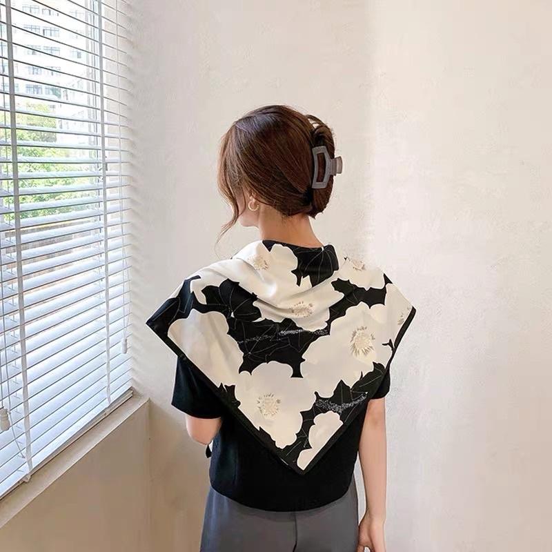 Khăn lụa vuông choàng cổ thanh lịch size 90x90cm