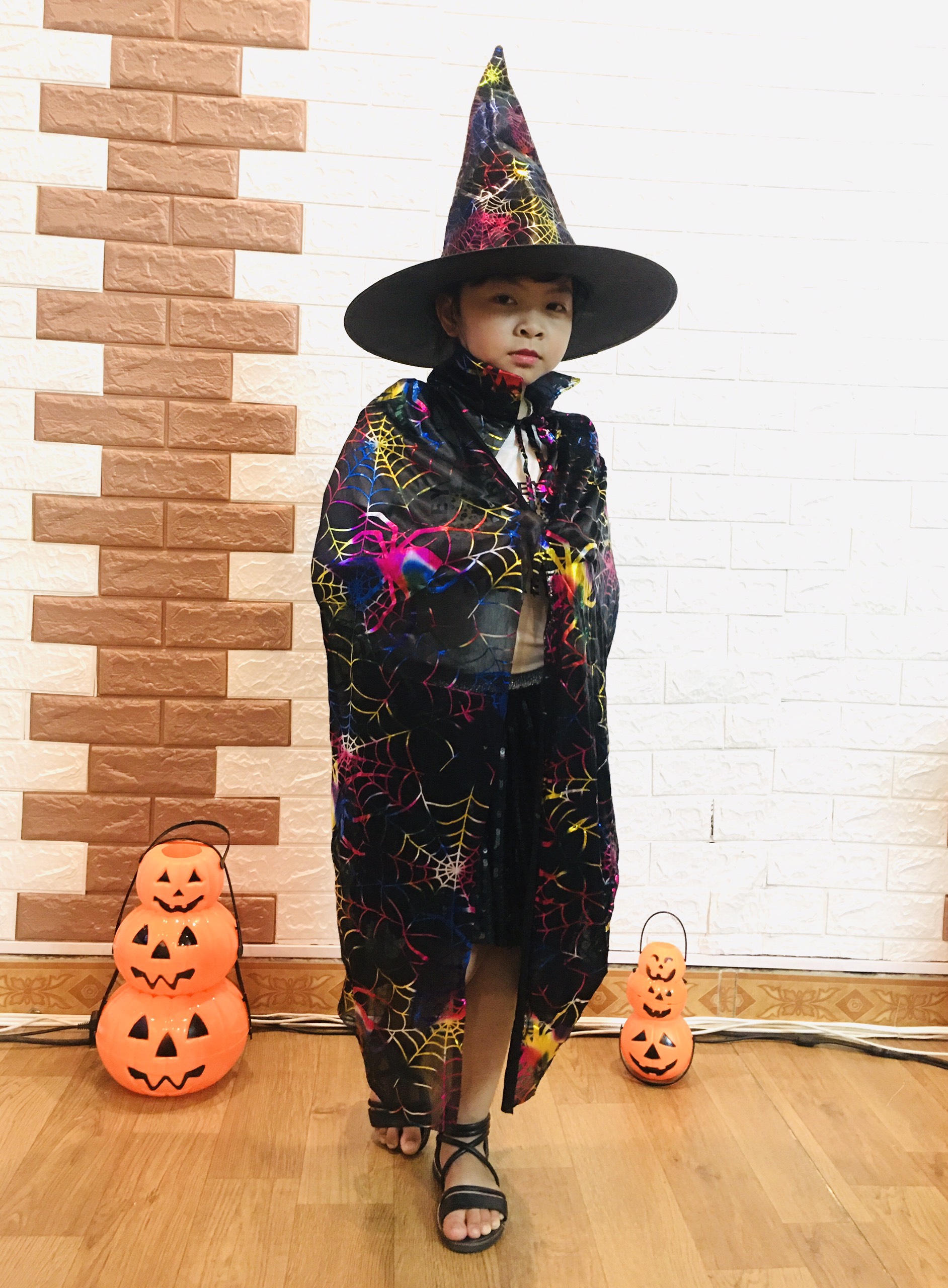 SET Áo choàng phù thuỷ kèm mũ hoá trang Halloween