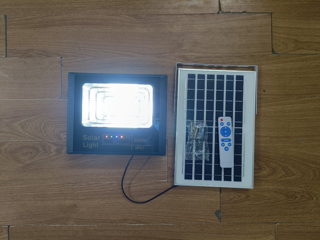 Đèn Năng Lượng Mặt Trời 200w, Chuẩn IP67, Sáng Liên Tục 12h
